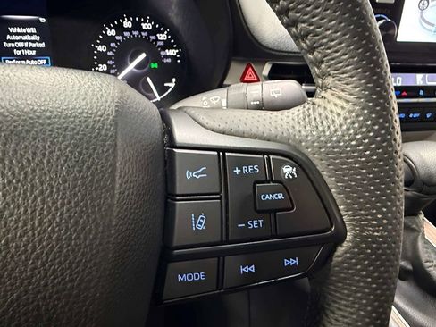 Used 2024 Toyota Sienna LE AWD/4WD image 25