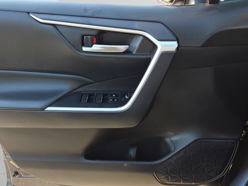 Used 2022 Toyota RAV4 XLE FWD image 34