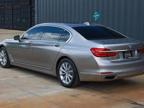 Used 2018 BMW 740i image 8