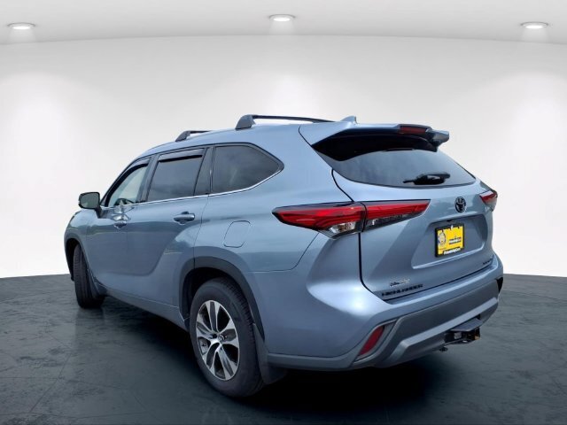 Used 2022 Toyota Highlander XLE AWD/4WD image 14