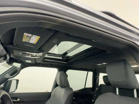 Used 2024 Lexus GX 550 w/ Accessory Package (Z1) image 15