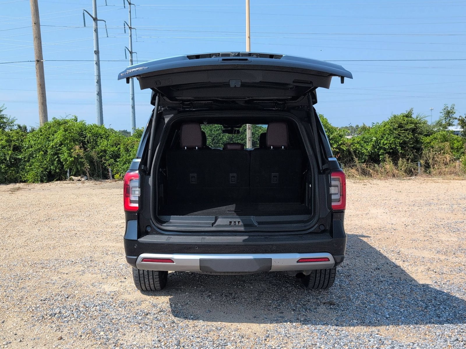 Used 2023 Ford Expedition Limited AWD/4WD image 4