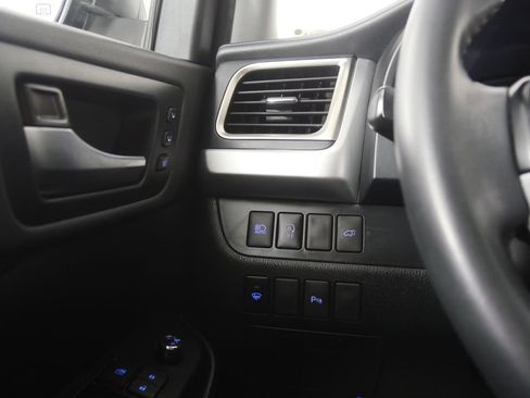 Used 2019 Toyota Highlander Limited FWD image 21