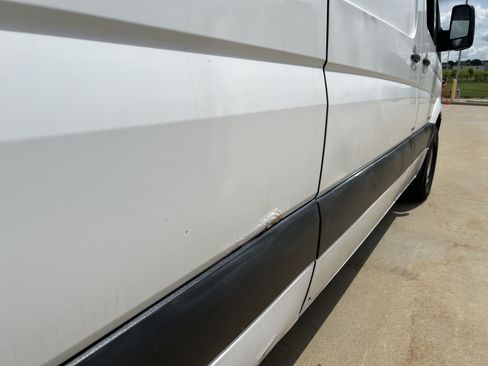 Used 2015 Mercedes-Benz Sprinter 2500 image 39