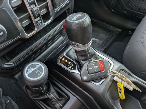 Used 2023 Jeep Wrangler Sahara image 32