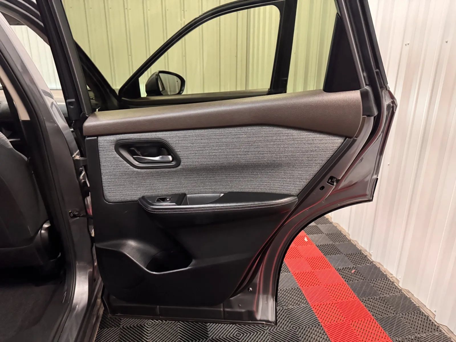Used 2023 Nissan Rogue SV AWD/4WD image 38