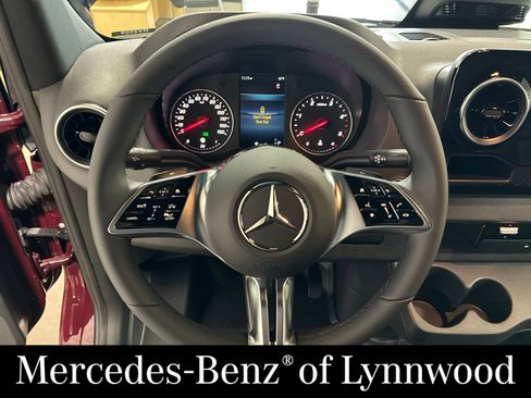 Used 2025 Mercedes-Benz Sprinter 2500 image 11