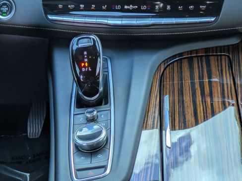 Used 2021 Cadillac Escalade Premium Luxury w/ Driver Assist Tech Package AWD/4WD image 17
