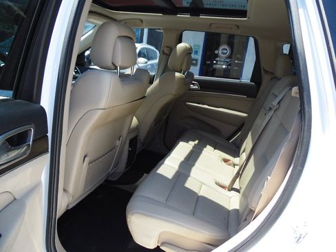 Used 2014 Jeep Grand Cherokee Limited w/ Luxury Group II RWD image 6