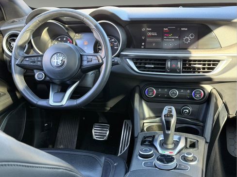 Used 2023 Alfa Romeo Stelvio Ti AWD/4WD image 19