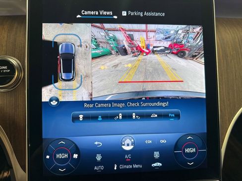 Used 2025 Mercedes-Benz GLC 350e GLC 350e image 20