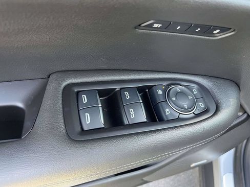 Used 2025 Cadillac XT6 Premium Luxury FWD image 16