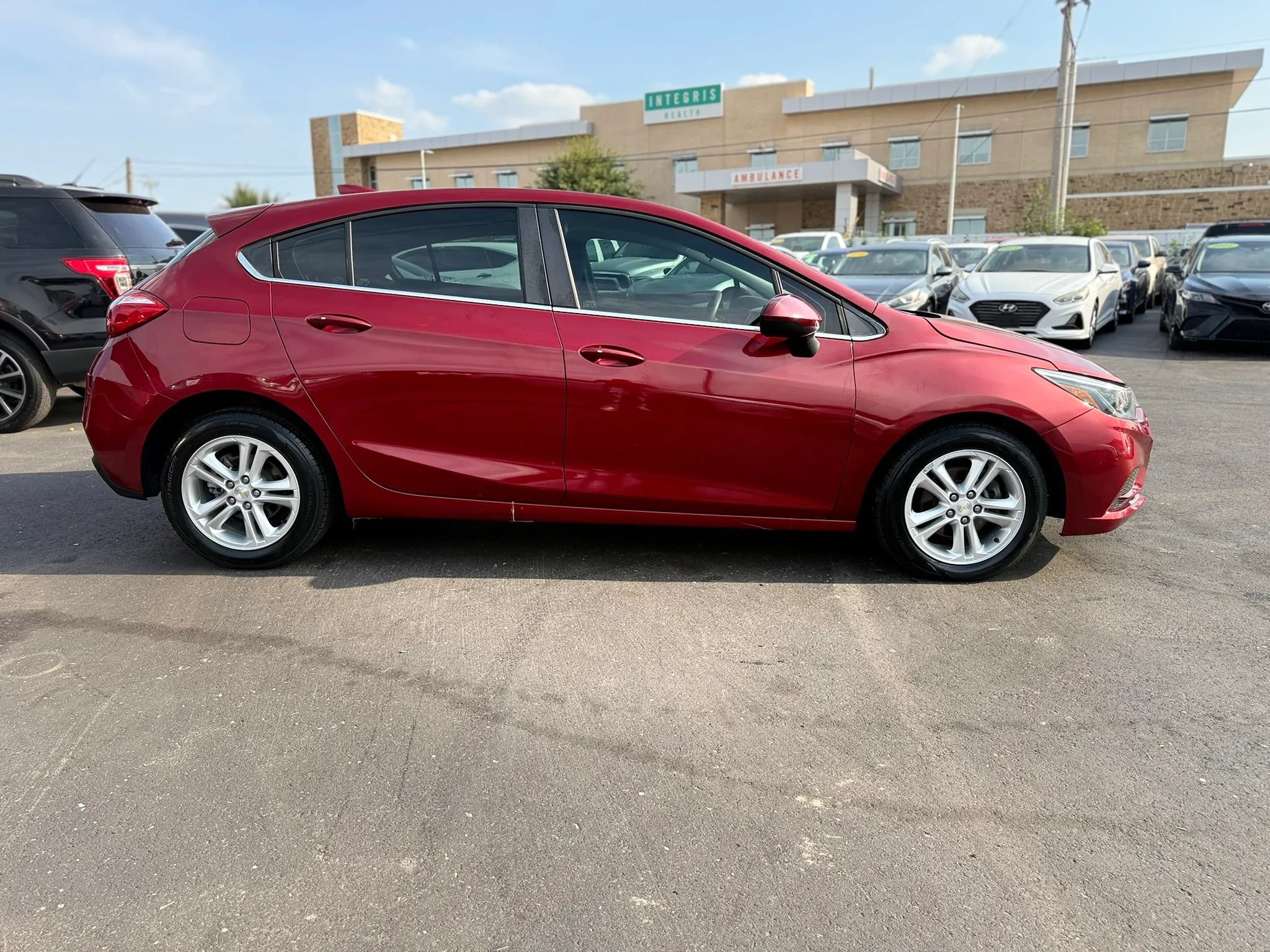 Used 2018 Chevrolet Cruze LT w/ Convenience Package FWD image 2