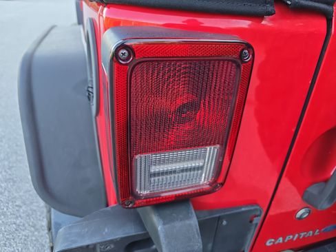 Used 2016 Jeep Wrangler Unlimited Sport w/ Quick Order Package 24S AWD/4WD image 28