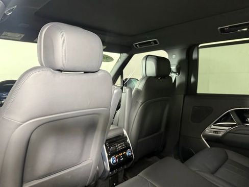 Used 2024 Land Rover Range Rover Long Wheelbase SE image 24