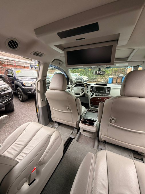 Used 2013 Toyota Sienna XLE w/ Premium Pkg AWD/4WD image 14