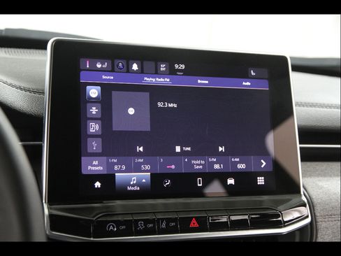 Used 2023 Jeep Compass Latitude AWD/4WD image 10