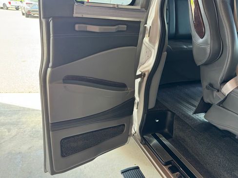 Used 2019 GMC Savana 2500 RWD image 42