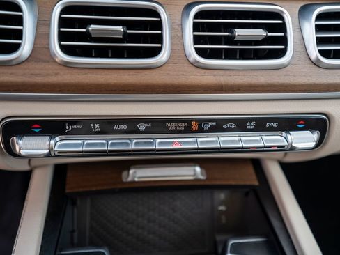 Used 2024 Mercedes-Benz GLS 450 4MATIC image 29