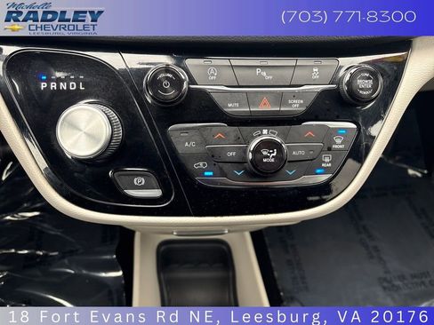 Used 2019 Chrysler Pacifica Touring-L image 20