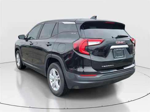Used 2024 GMC Terrain SLE image 3
