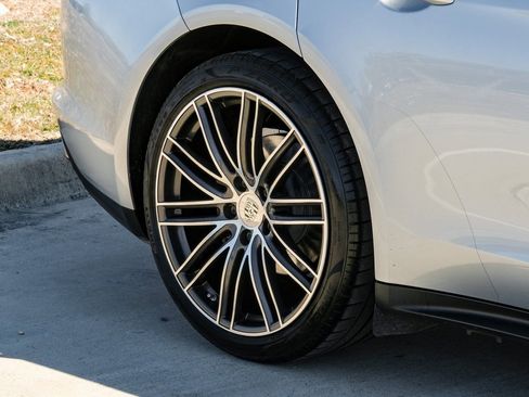 Used 2018 Porsche Panamera 4 AWD/4WD image 48