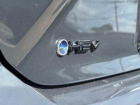 Used 2025 Toyota Camry SE w/ Convenience Package image 8