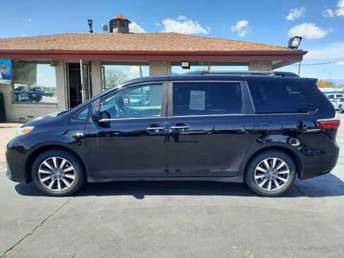 Used 2020 Toyota Sienna XLE AWD/4WD image 2