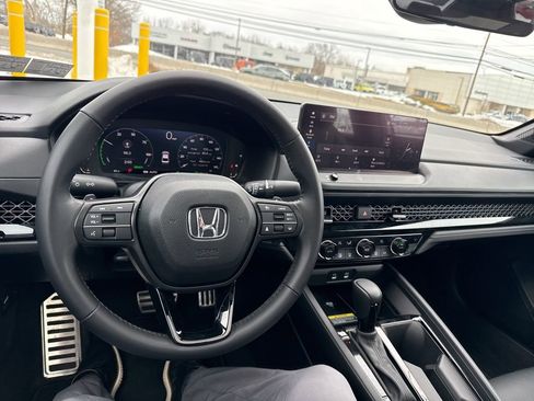 Used 2025 Honda Accord Sport image 36