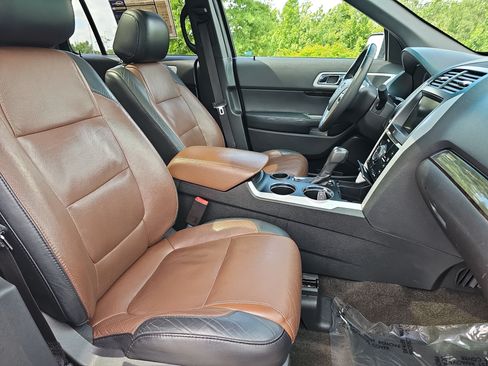 Used 2014 Ford Explorer Limited w/ Equipment Group 302A FWD image 10