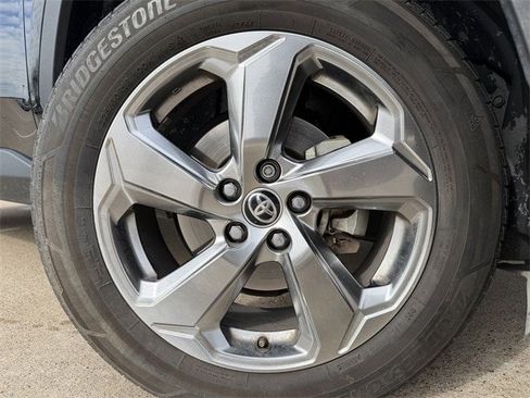 Used 2020 Toyota RAV4 Limited image 10