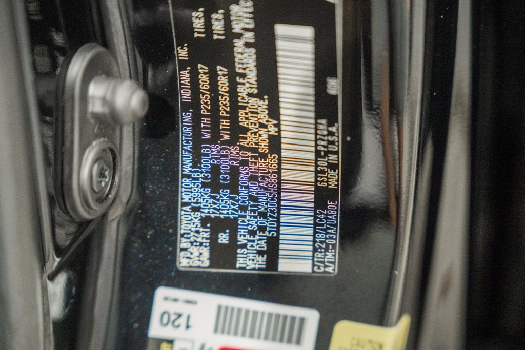 Used 2017 Toyota Sienna XLE w/ XLE Navigation Package FWD image 32