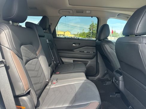 Used 2025 Nissan Pathfinder Platinum w/ Cargo Package FWD image 16