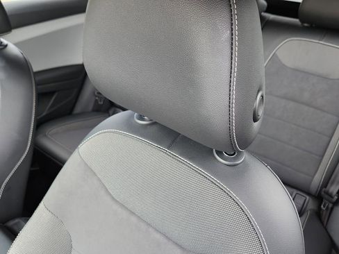 Used 2022 Volkswagen Taos SE image 6