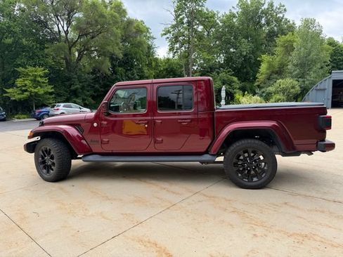 Used 2021 Jeep Gladiator Overland AWD/4WD image 2