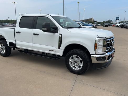 Used 2025 Ford F250 XLT AWD/4WD image 3