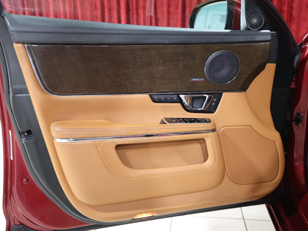Used 2014 Jaguar XJ L Supercharged RWD image 10