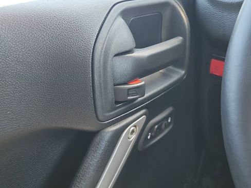 Used 2016 Jeep Wrangler Unlimited Rubicon AWD/4WD image 18