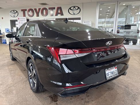 Used 2023 Hyundai Elantra Limited image 8