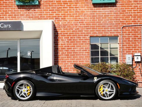 Used 2023 Ferrari F8 Tributo RWD image 4