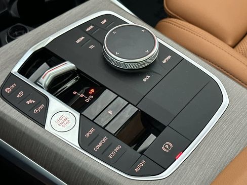 Used 2025 BMW 330i Sedan w/ Convenience Package image 21