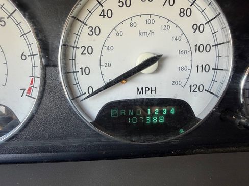 Used 2004 Chrysler Sebring Limited image 13