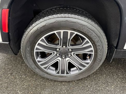 Used 2024 Jeep Wagoneer L Series II w/ Flexible Seating Group image 14