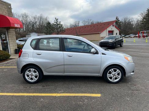 Used 2011 Chevrolet Aveo5 LT w/ Power and Convenience Package image 4