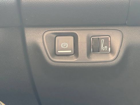 Used 2023 GMC Acadia SLE FWD image 29