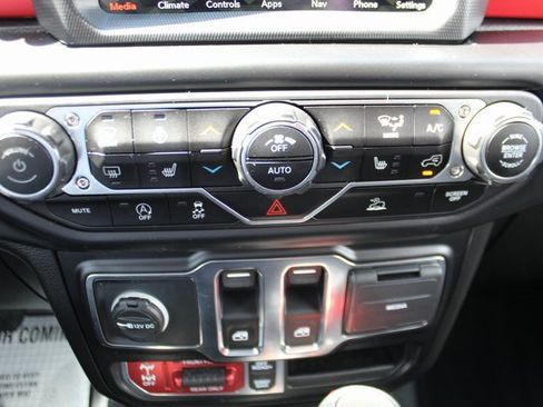 Used 2022 Jeep Wrangler Rubicon w/ Cold Weather Group image 18