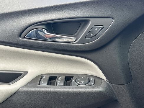 Used 2018 Chevrolet Equinox LT image 20