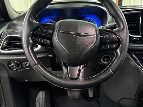 Used 2021 Chrysler Pacifica Touring w/ S Appearance Package FWD image 13