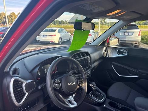 Used 2024 Kia Soul LX w/ Option Group 015 FWD image 10