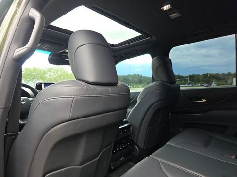 Used 2024 Lexus LX 600 4WD w/ Premium Package image 20